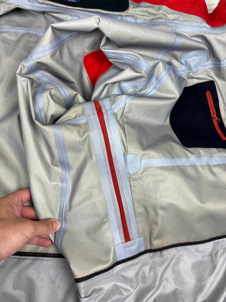 Arc'teryx Arcteryx GoreTex Recco XCR Jacket Size US M / EU 48-50 / 2 - 23 Thumbnail