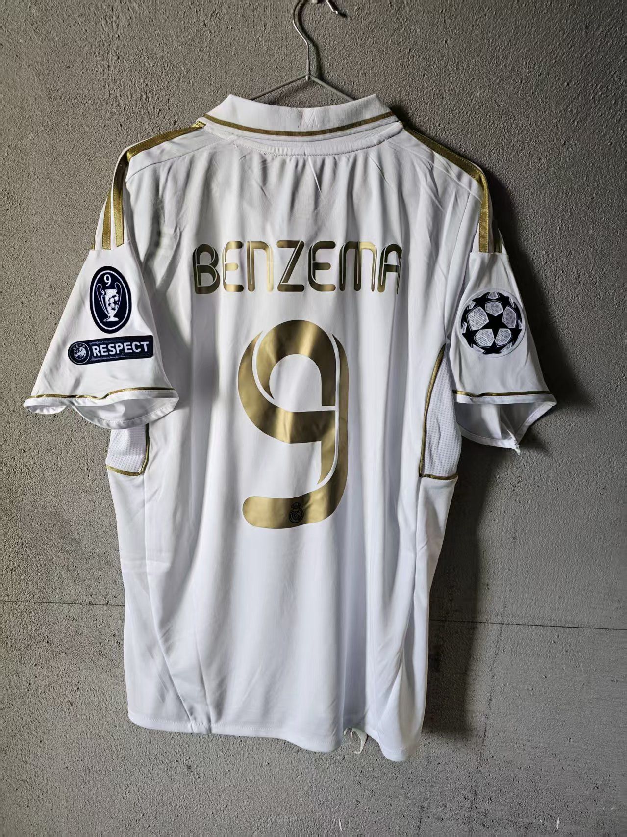 Other 2011 2012 Real Madrid #9 Benzema Jersey Size US L / EU 52-54 / 3 - 1 Thumbnail