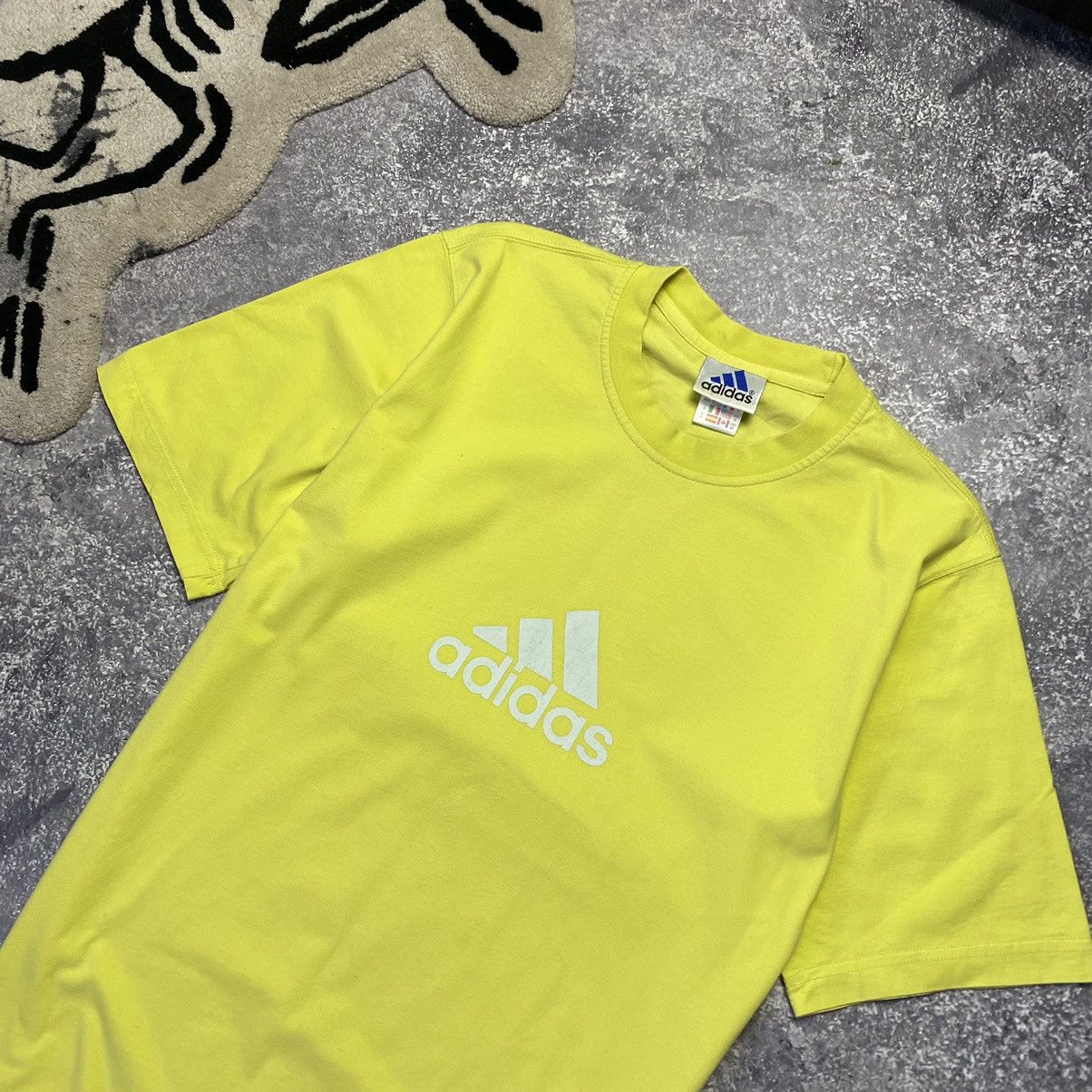 Adidas × Vintage Vintage Adidas Big Centre Logo 90’s Streetwear tee Size US S / EU 44-46 / 1 - 2 Thumbnail