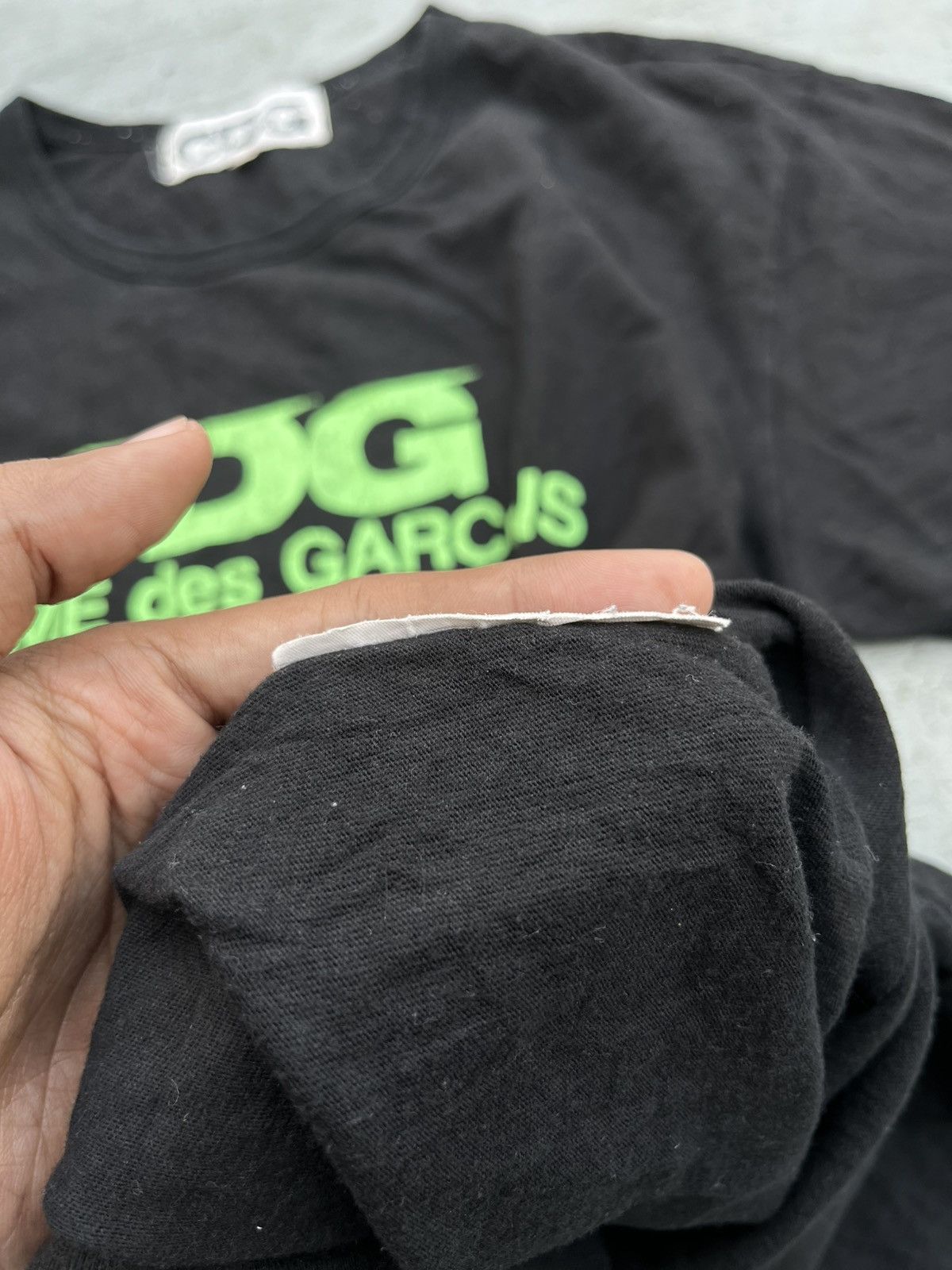 CDG by Comme des Garcons VINTAGE CDG LOGO TEE Size US XL / EU 56 / 4 - 2 Thumbnail