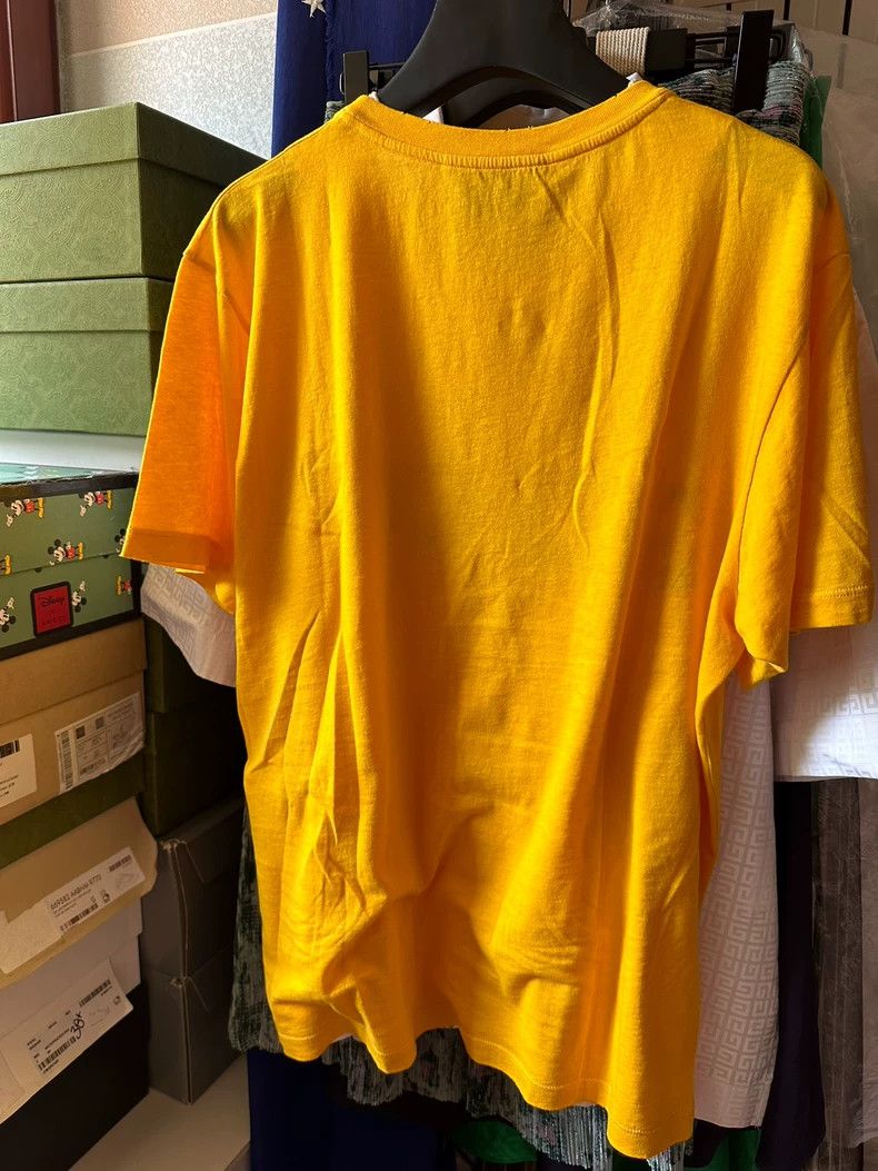 Gucci Gucci Short-sleeved T-shirt with large logo on the chest 25 Size US S / EU 44-46 / 1 - 3 Thumbnail