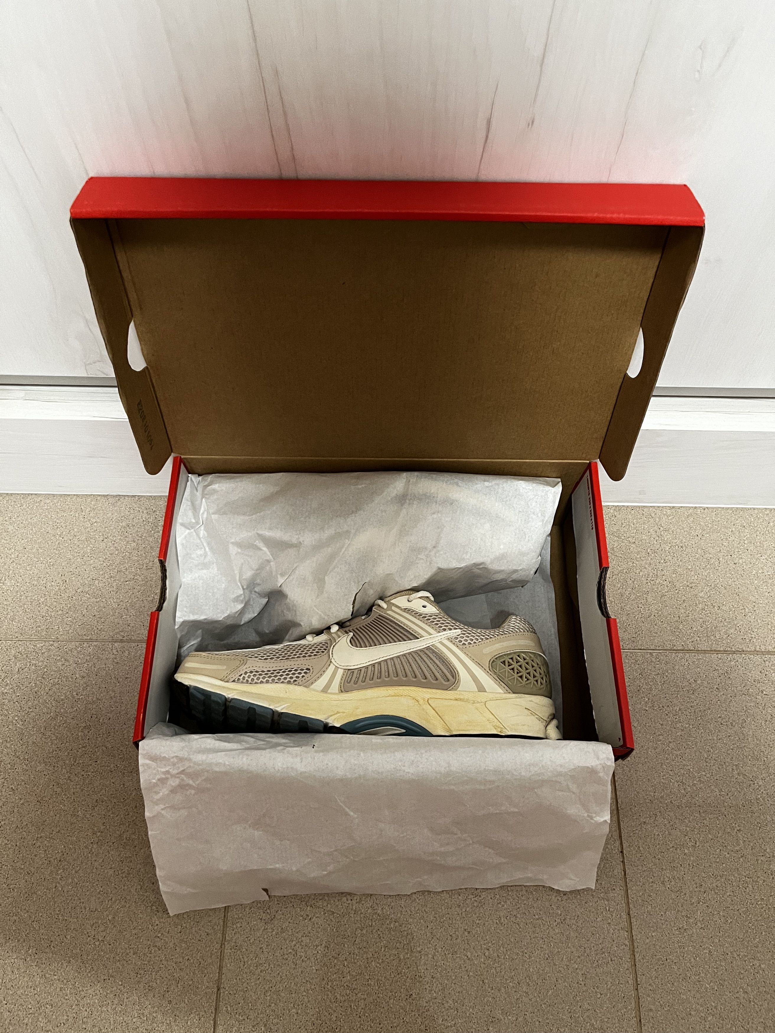 Nike Nike Zoom Vomero 5 Oatmeal Size US 11.5 / EU 44-45 - 7 Thumbnail