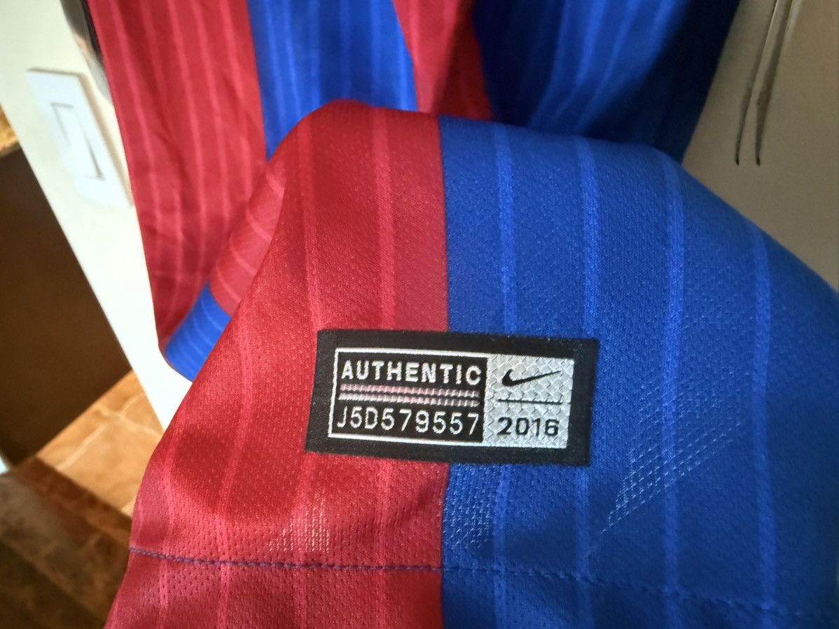 Nike Lionel Messi FC Barcelona 2016/17 Home Jersey BNWT Size US L / EU 52-54 / 3 - 4 Thumbnail