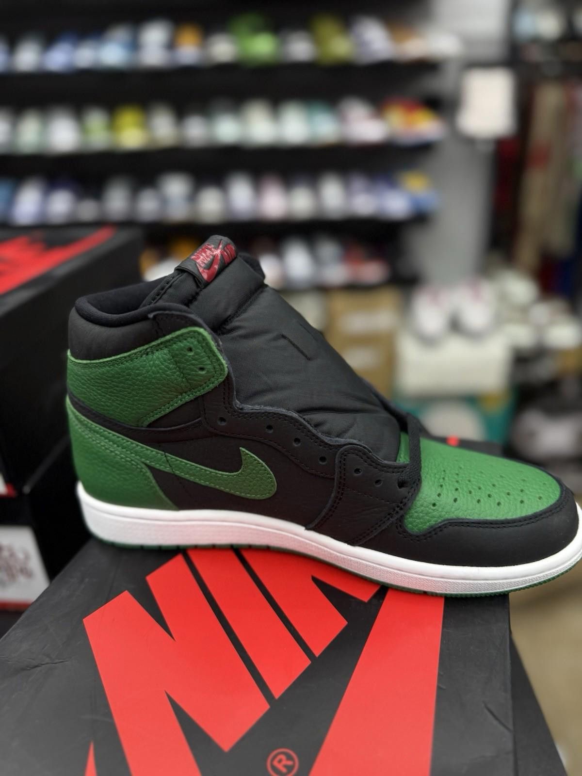 Jordan Brand Nike Air Jordan 1 Retro High OG Pine Green Black Size 10 Size US 10 / EU 43 - 5 Thumbnail