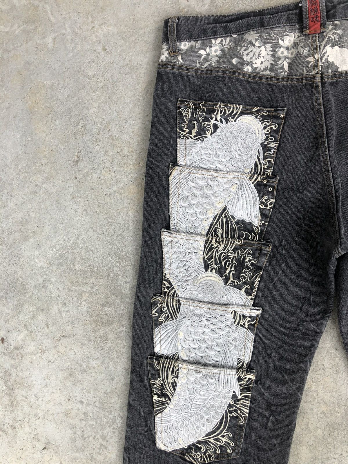 Karakuri Tamashii Karakuri Tamashii Embroidered Jeans Distressed Multipocket Size US 37 - 9 Thumbnail