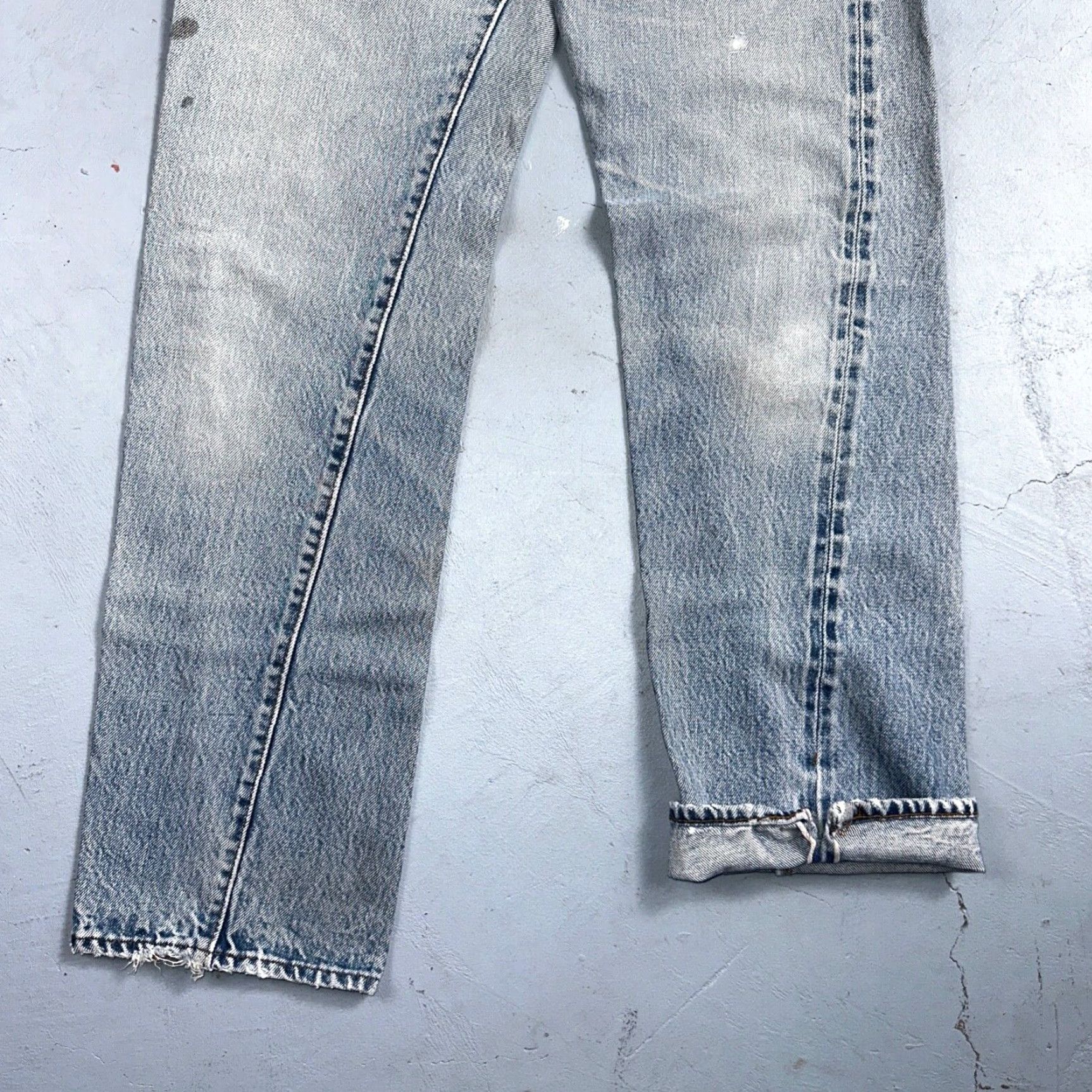 Levi's VINTAGE Levis 501 XX Jeans 80s Redline Selvedge USA Light Wash 27x34 Act 25x29 Mens Size US 27 - 3 Thumbnail