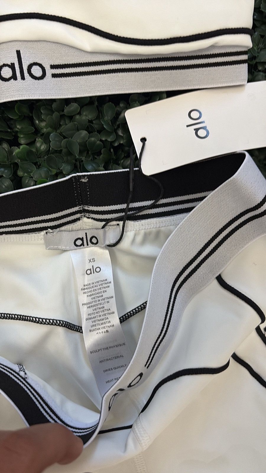 Alo White & Black Women Alo Set ( XS/2 ) Size XS / US 0-2 / IT 36-38 - 5 Thumbnail