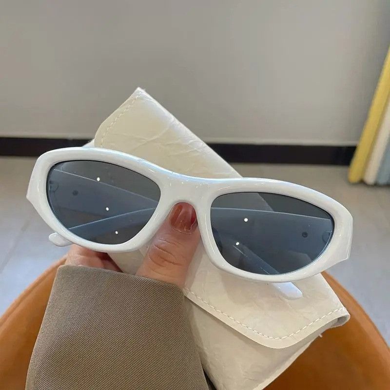 Designer Retro Sports Sunglasses Y2K Mirror Shades Size ONE SIZE - 1 Preview