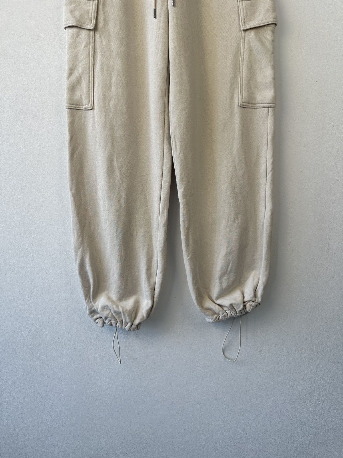 Uniqlo UNIQLO Cargo Jogger Sweatpants Beige Drawstring Cuffs Size 28" / US 6 / IT 42 - 2 Thumbnail