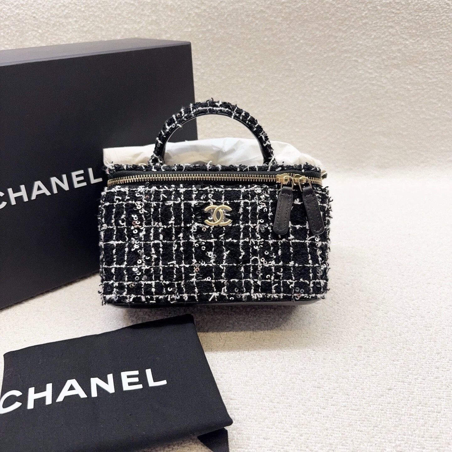 Chanel Pre-loved Bag Very good condition Size ONE SIZE - 1 Thumbnail