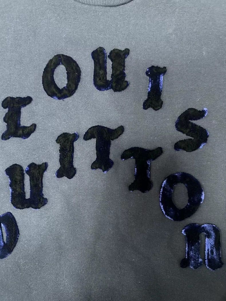 Louis Vuitton Louis Vuitton Flocked Letter Sweatshirt XL Size US XL / EU 56 / 4 - 2 Thumbnail