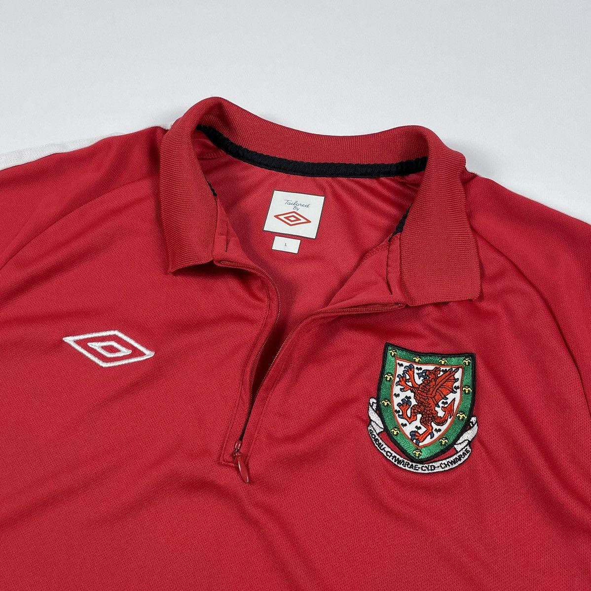 Umbro Umbro Wales FC Home Soccer Jersey Size US L / EU 52-54 / 3 - 7 Thumbnail