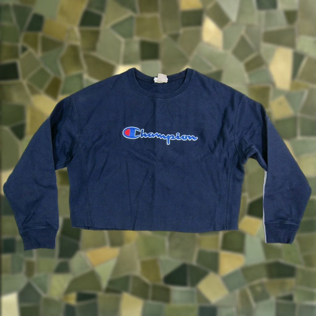 Champion Vintage Champion Reverse Weave Embroidered Blue Crew Neck Cropped Sweatshirt XL Women’s Sweatshirt Size XL / US 12-14 / IT 48-50 - 1 Thumbnail