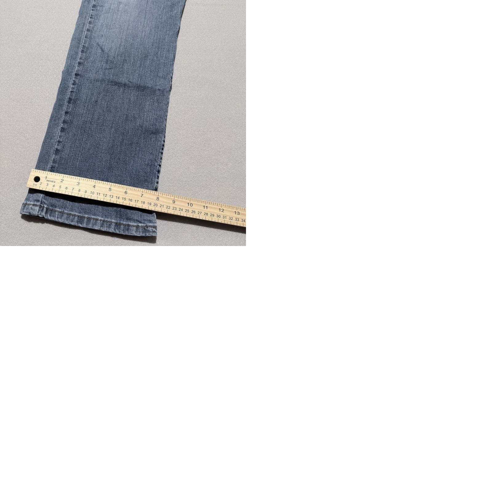 Levi's Levi's 559 Jeans Mens 38x32 Blue Denim Mid Rise Classic Straight Zip Fly - Flaws Jeans Mens Blue 559 38x32 Mid Rise Straight Zip Fly Flaws Size US 38 / EU 54 - 10 Thumbnail