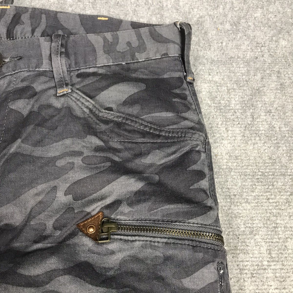 Designer × Japanese Brand Edwin cargo Camo design pants Size US 31 - 6 Thumbnail