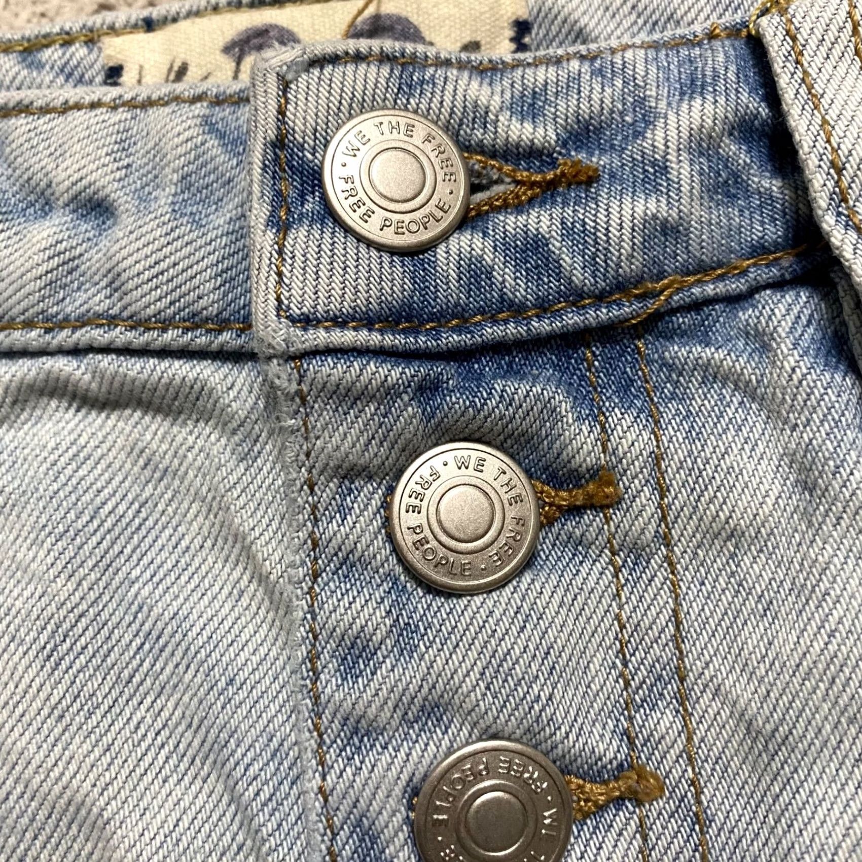 Vintage We the Free We the Free People Womens Skirt 28 Blue Denim Distressed Raw Hem Mini Short Bohemian Pockets Mens Womens Girls Girls Size 28" / US 6 / IT 42 - 7 Thumbnail
