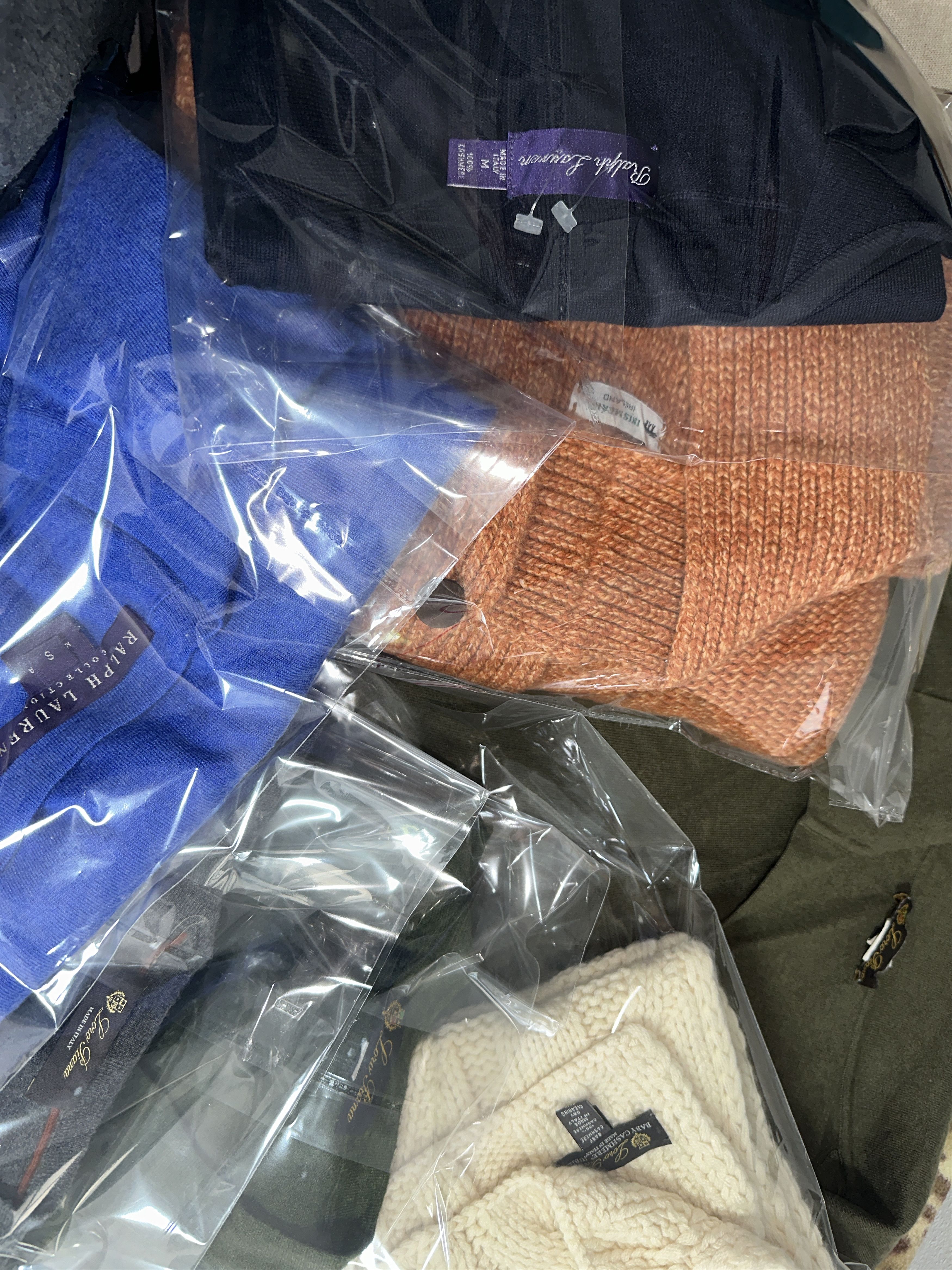 Ralph Lauren Purple Label Ralph Lauren Purple Label Cashmere Low V Neck Sweater Size M Size M / US 6-8 / IT 42-44 - 13 Thumbnail