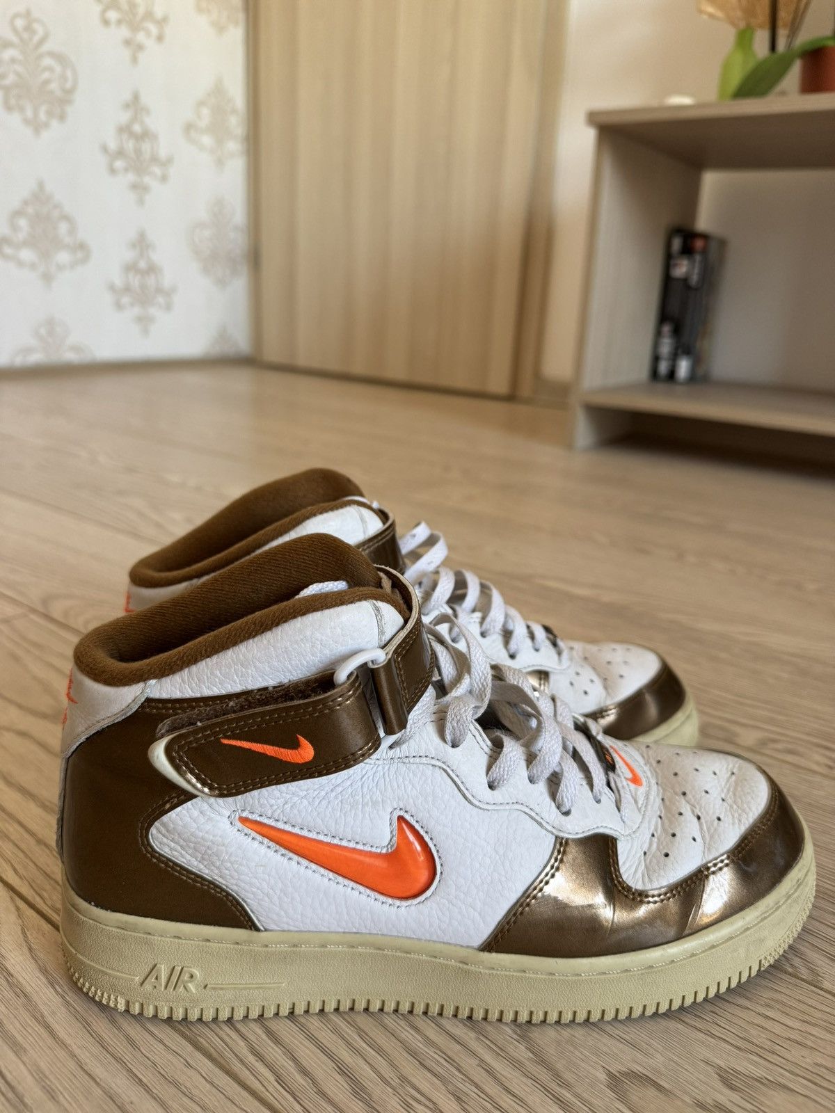 Nike Air force 1 mid Size US 9.5 / EU 42-43 - 2 Thumbnail