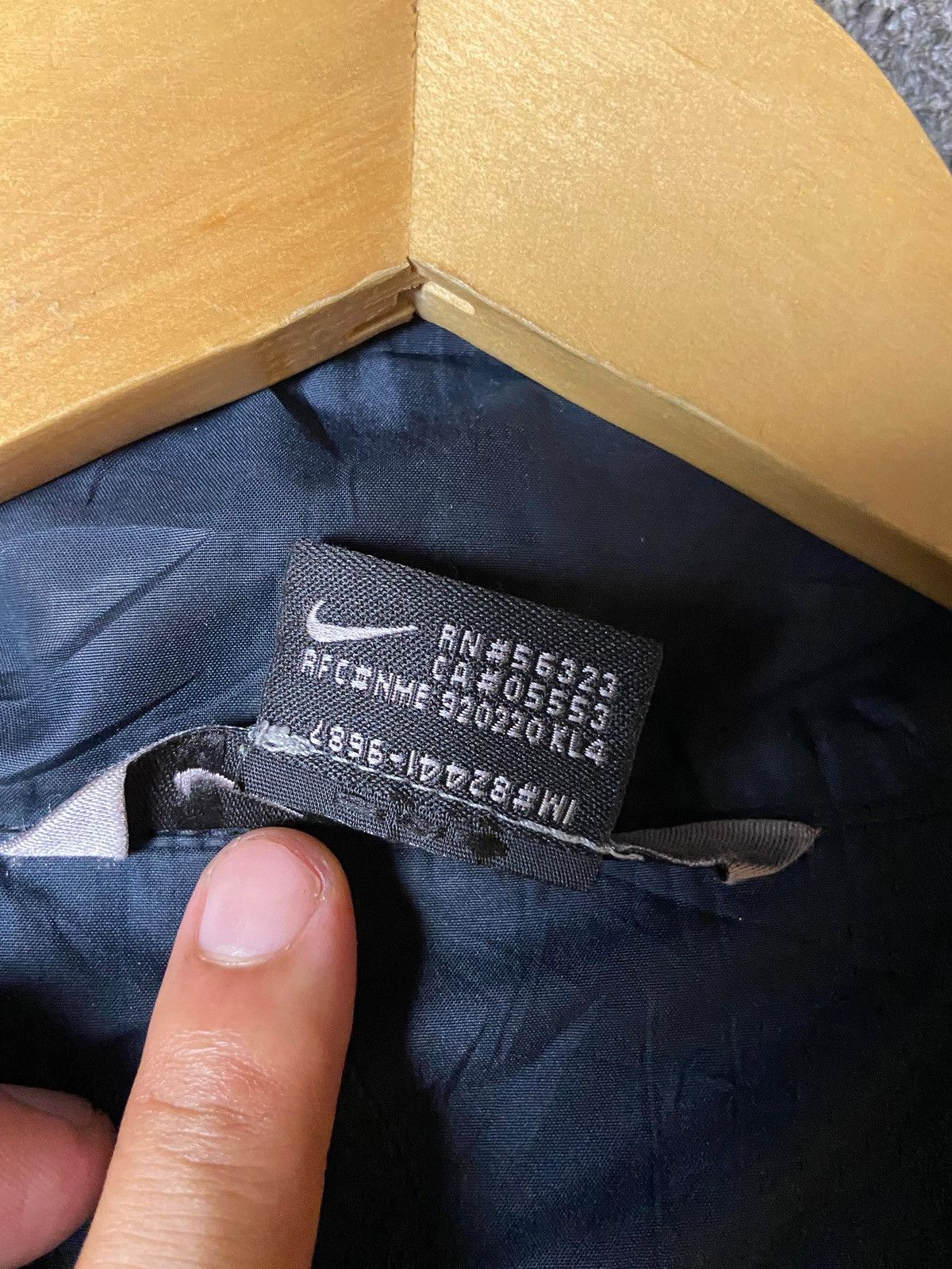 Nike × Vintage NIKE APS Men’s Nylon Lightweight Windbreaker (121) Size US M / EU 48-50 / 2 - 11 Thumbnail