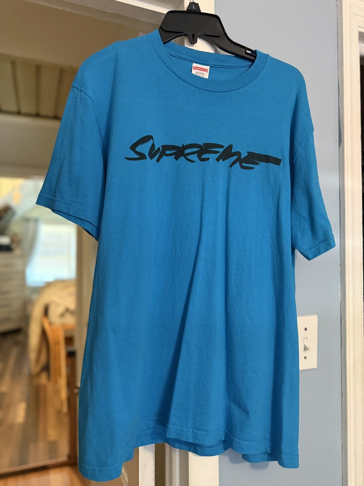 Supreme supreme futura logo tee blue Size US M / EU 48-50 / 2 - 1 Thumbnail