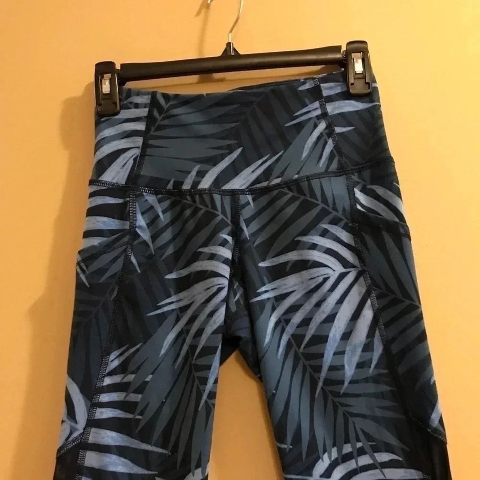 Old Navy Old Navy Active Go Dry Palm Leaf Cropped Mesh Leggings Sz S Size 26" / US 2 / IT 38 - 10 Thumbnail
