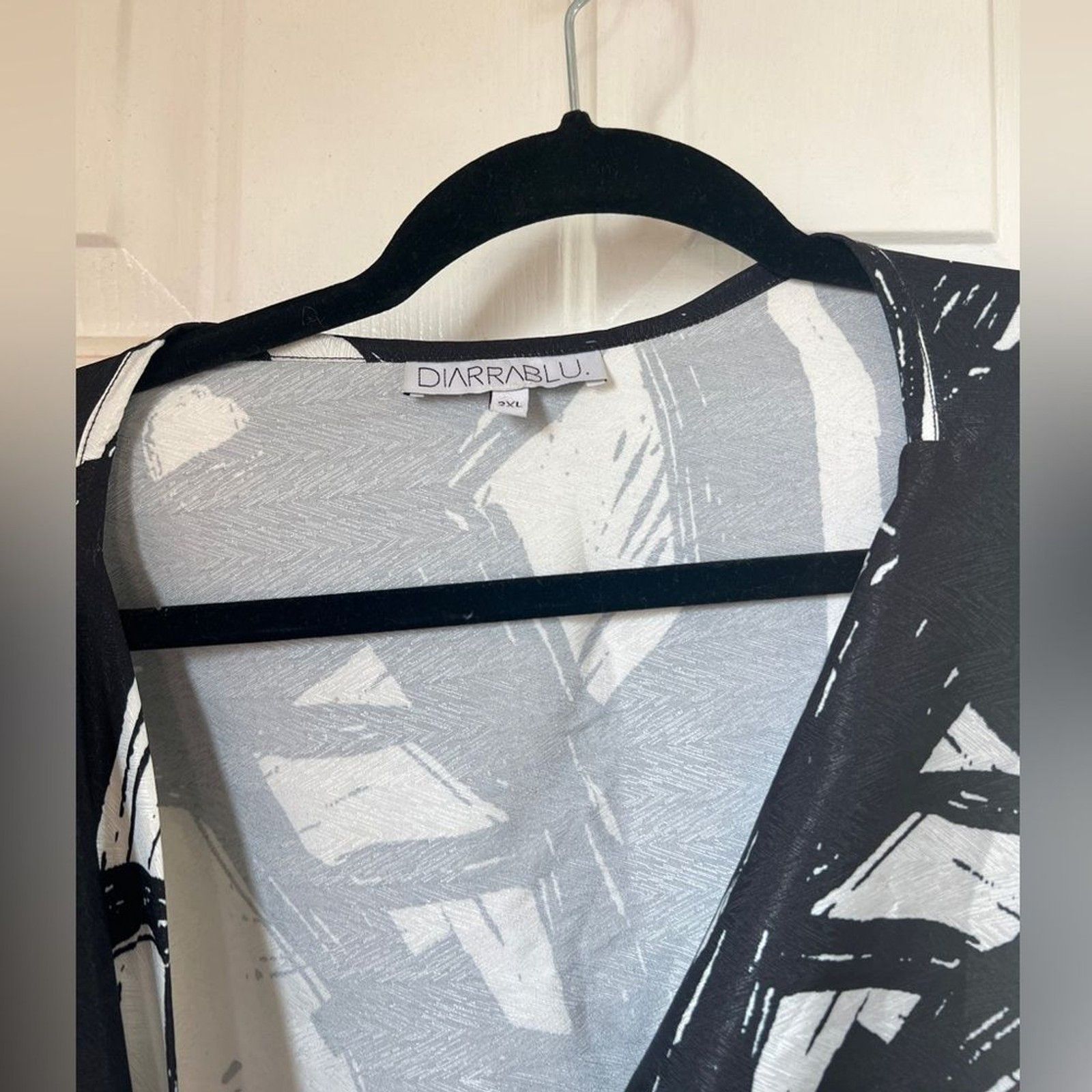 Other DiarraBlu Abstract Date Night Black and White Wrap Top Size XXL / US 16-18 / IT 52-54 - 2 Thumbnail
