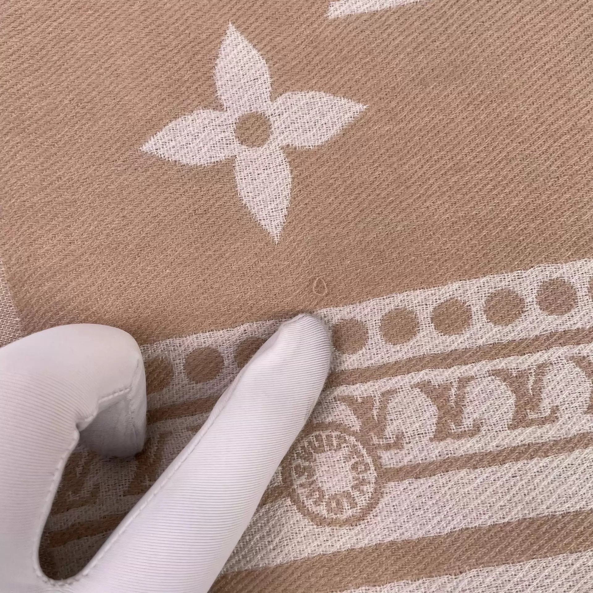 Louis Vuitton LV Wool Scarf Latte Color Size ONE SIZE - 7 Thumbnail