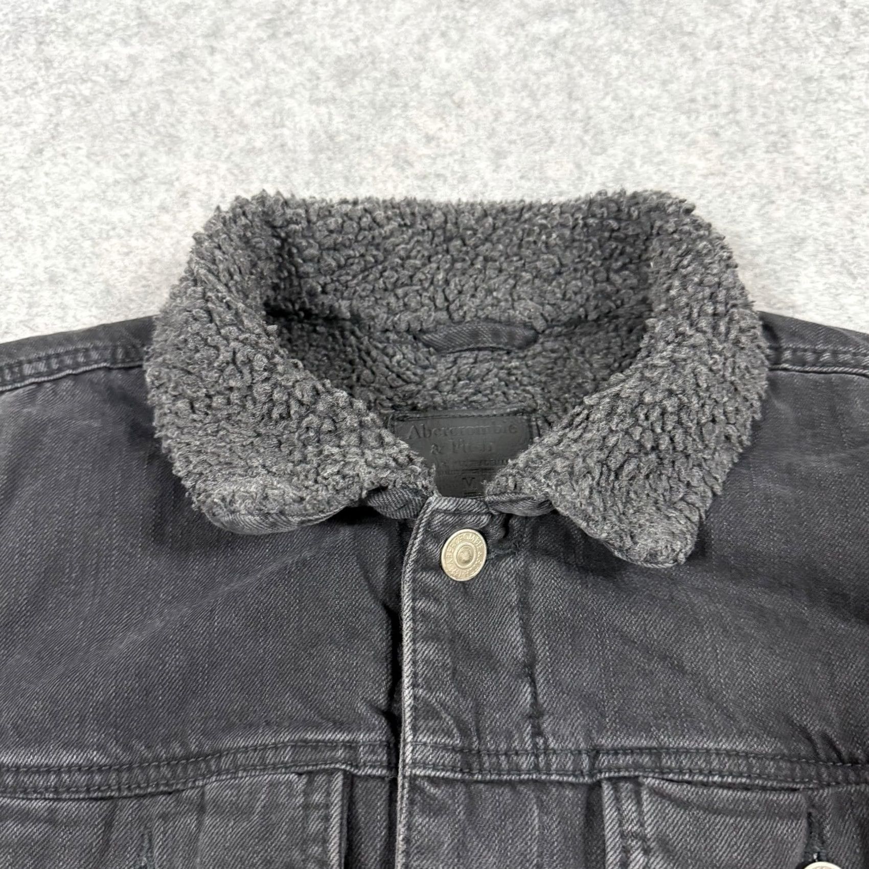 Abercrombie & Fitch Abercrombie & Fitch Denim Jacket Men’s Medium Black Sherpa Lined Vintage? (Note: Original title indicates "Vintage" but item says Vintage: No) Size US M / EU 48-50 / 2 - 3 Thumbnail