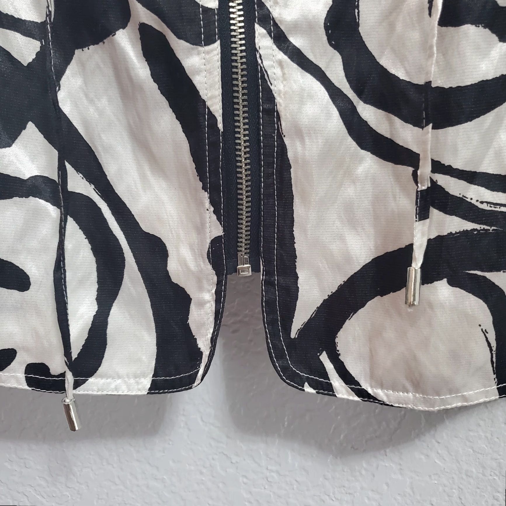 Vintage Chico's Jacket Women L White Black Abstract Print Full Zip Lightweight Artsy City 2 Large Regular Size L / US 10 / IT 46 - 7 Thumbnail