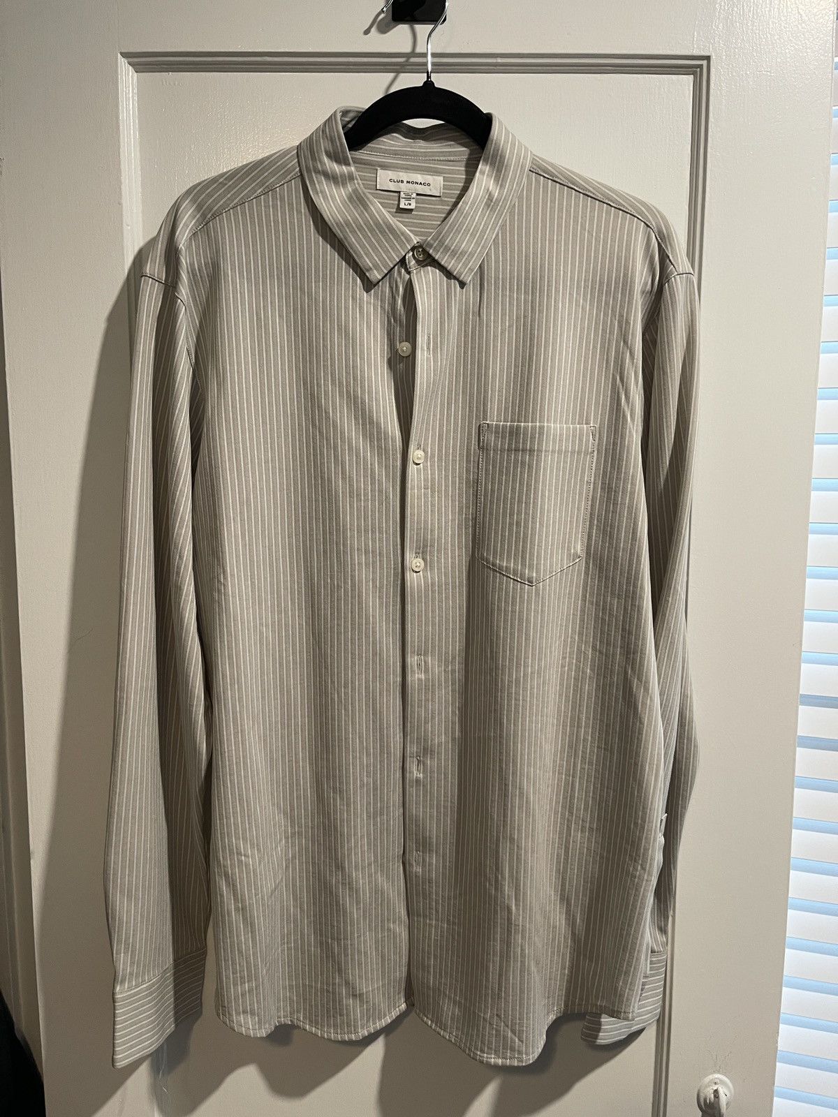 Club Monaco Club Monaco Size Large button up shirt Size US L / EU 52-54 / 3 - 1 Thumbnail