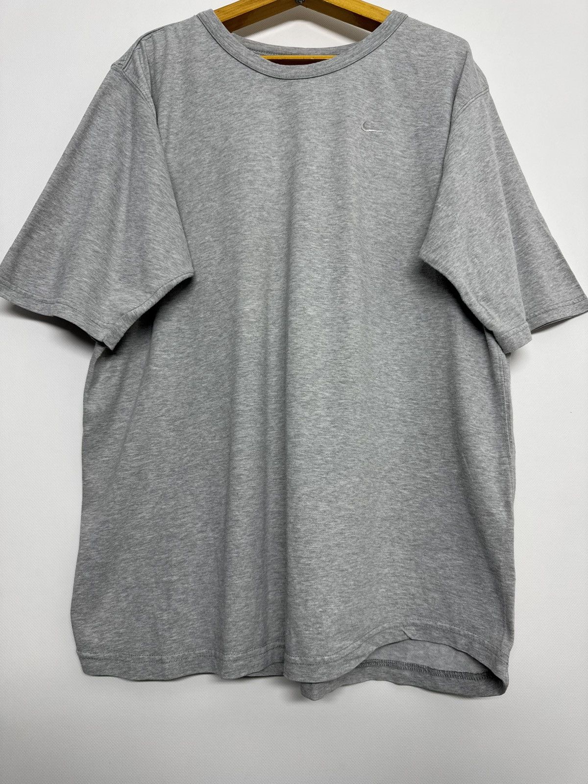 Nike Vintage Y2k Nike Swoosh Logo T-Shirt Size US L / EU 52-54 / 3 - 7 Thumbnail