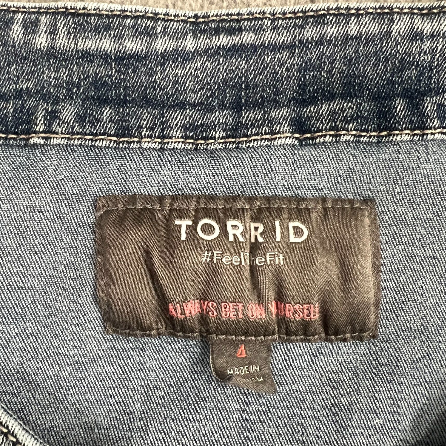 Torrid VINTAGE Torrid Denim Jacket Women Sz 4 Cropped Moto Style Blue Cotton Short Sleeve Buttons Size 27" / US 4 / IT 40 - 2 Thumbnail