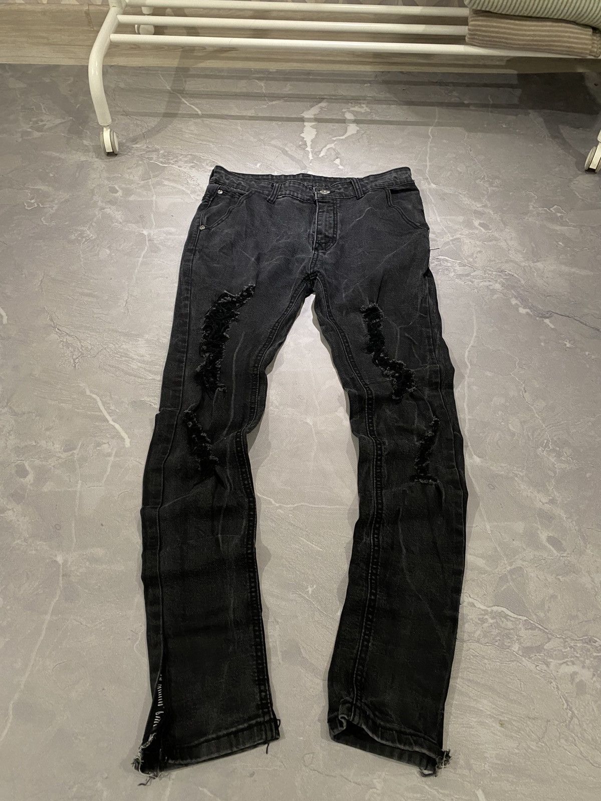 Vintage Black Distressed Skinny Fit Jeans Y2K Size US 31 - 1 Thumbnail