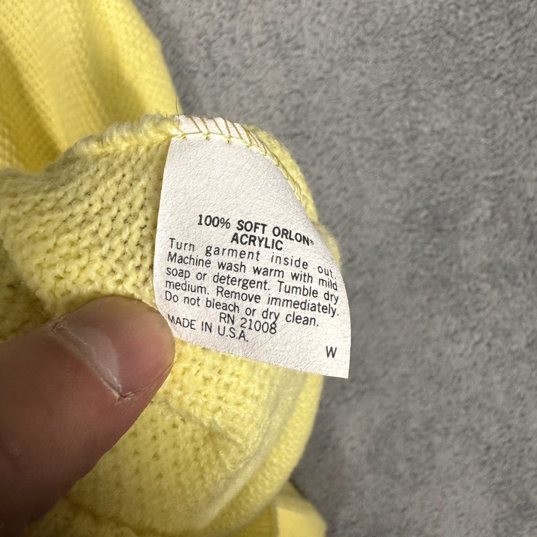 Izod VINTAGE Izod Lacoste Sweater Mens L Pullover V Neck Orlon Acrylic USA Made 80s Mens L Yellow Pullover Knit Logo 80s Mens Size US L / EU 52-54 / 3 - 7 Thumbnail