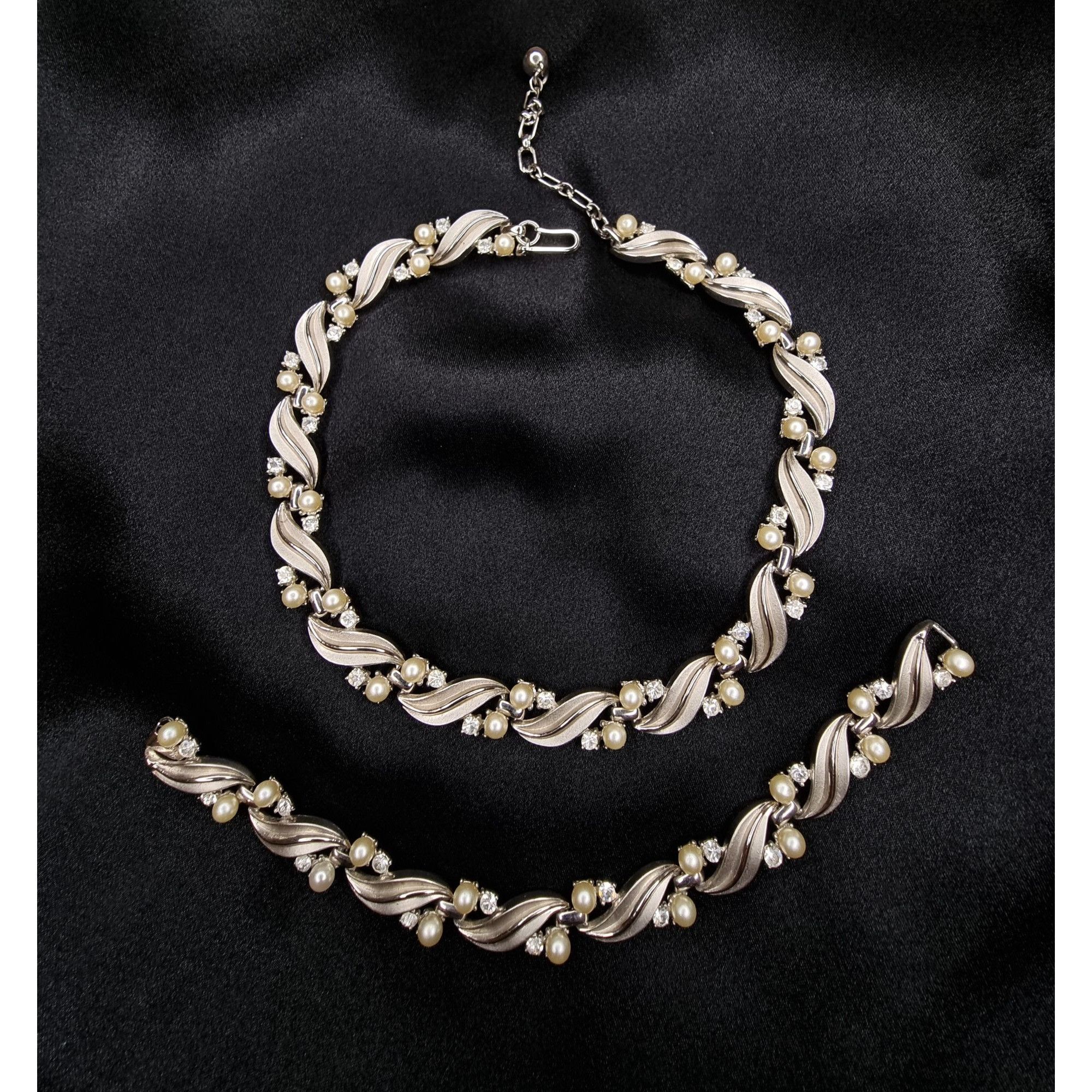 Vintage Rare Find Vintage 1950s TRIFARI Signed Necklace & Bracelet S Size ONE SIZE - 3 Thumbnail