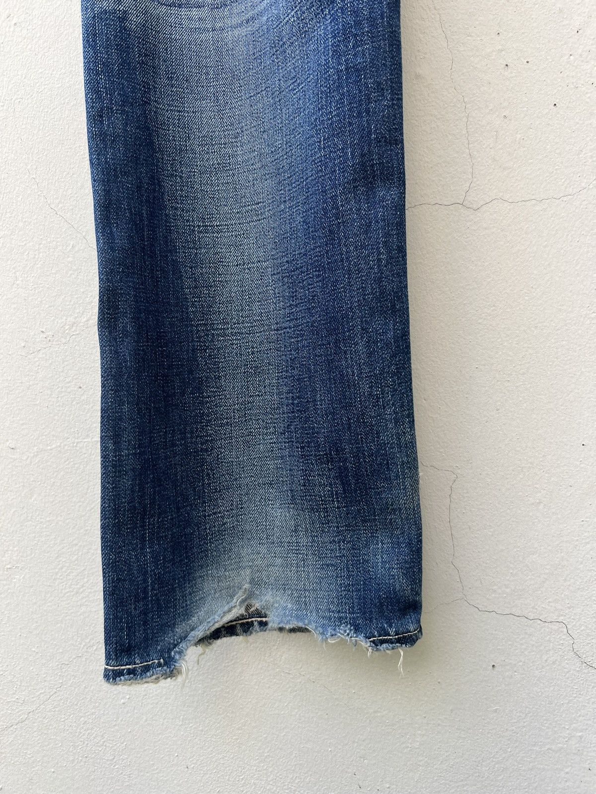 Levi's Vintage Clothing × Vintage Vintage 2005 LVC Levi’s 501 E Trashed Denim Selvedge Jeans Size US 32 / EU 48 - 16 Thumbnail
