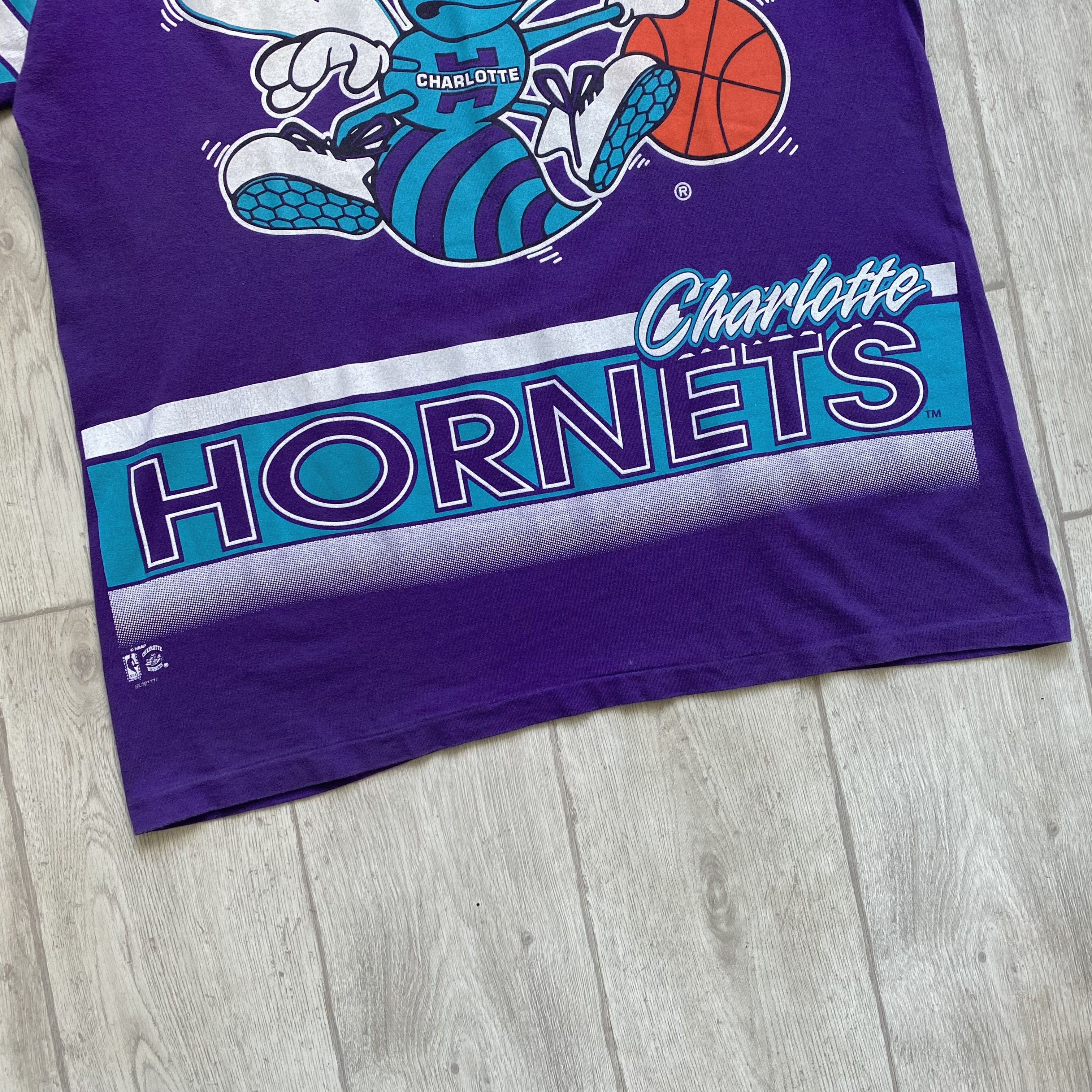 NBA 🏀 90S Vintage NBA Charlotte Hornets Single Basketball Tee Size US XL / EU 56 / 4 - 3 Thumbnail