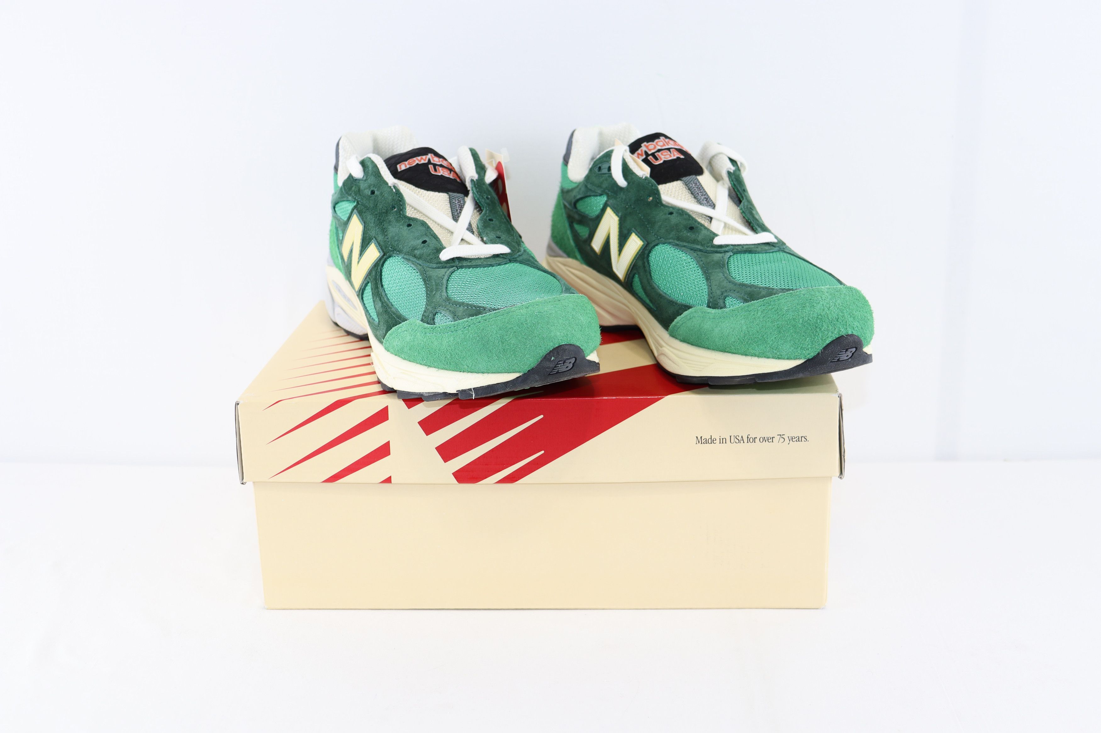 New Balance o1rshd1 990 V3 sneakers in Green/Gold Size US 11.5 / EU 44-45 - 12 Thumbnail