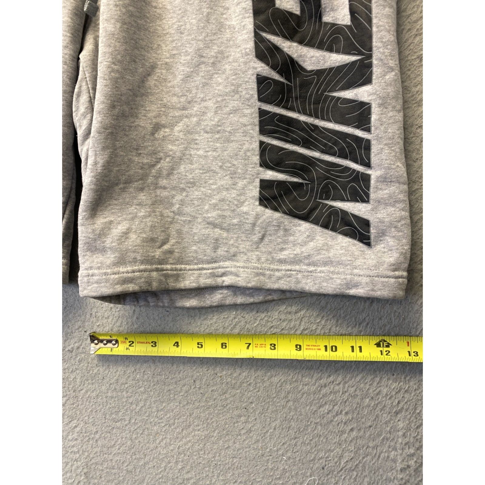 Nike VINTAGE Nike Men Athletic Shorts Fleece Graphic 90s Gray Large Activewear Size US 33 - 6 Thumbnail