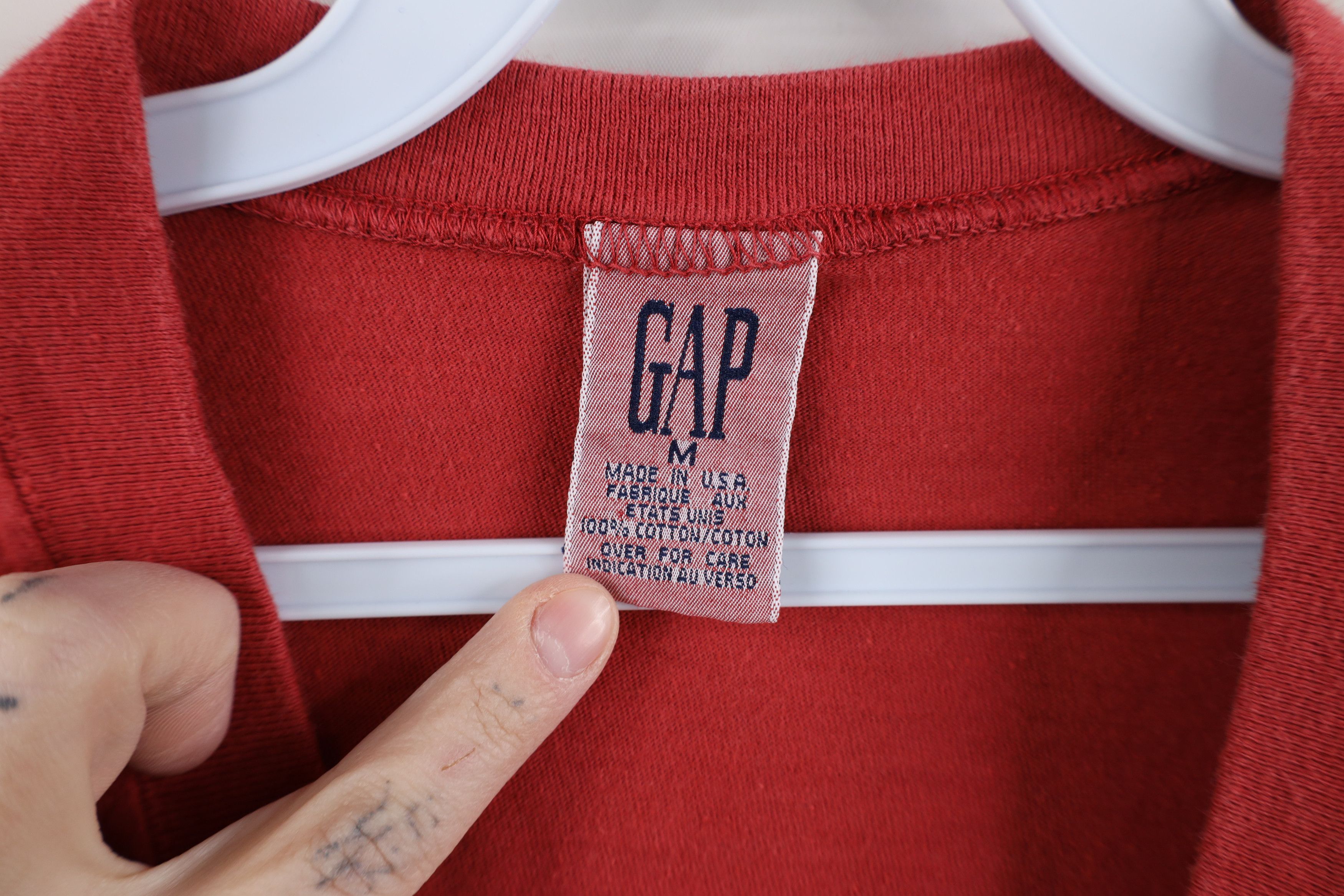 Gap × Vintage Vintage 90s Gap Short Sleeve V-Neck T-Shirt Red Cotton USA Size US M / EU 48-50 / 2 - 4 Thumbnail