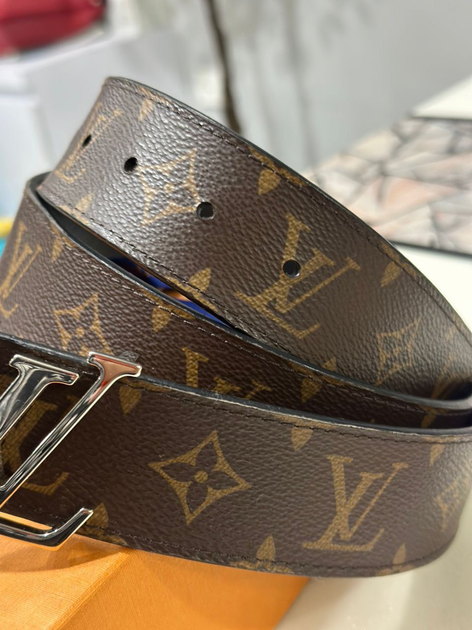 Louis Vuitton Authentic LOUIS VUITTON LV Initials 44 mm Reversible Belt Size ONE SIZE - 6 Thumbnail