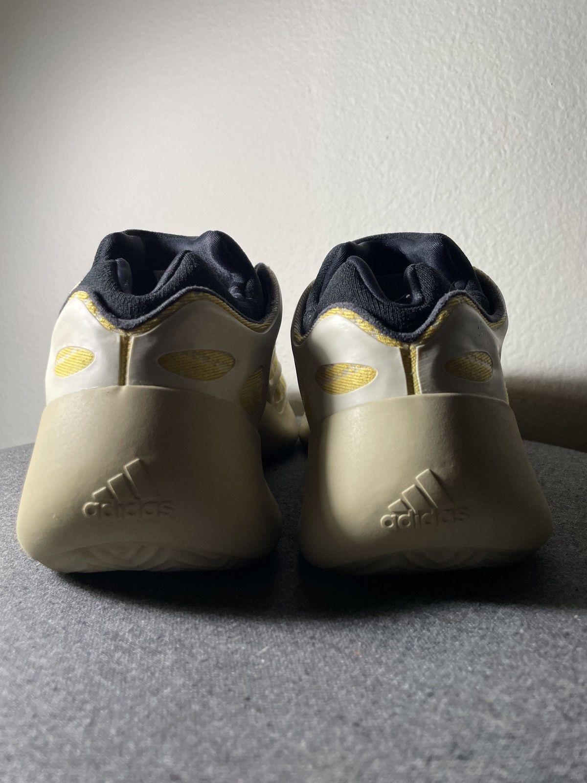 Adidas × Yeezy YEEZY 700 V3 ‘SANFFLOWER’ Size US 11.5 / EU 44-45 - 4 Thumbnail