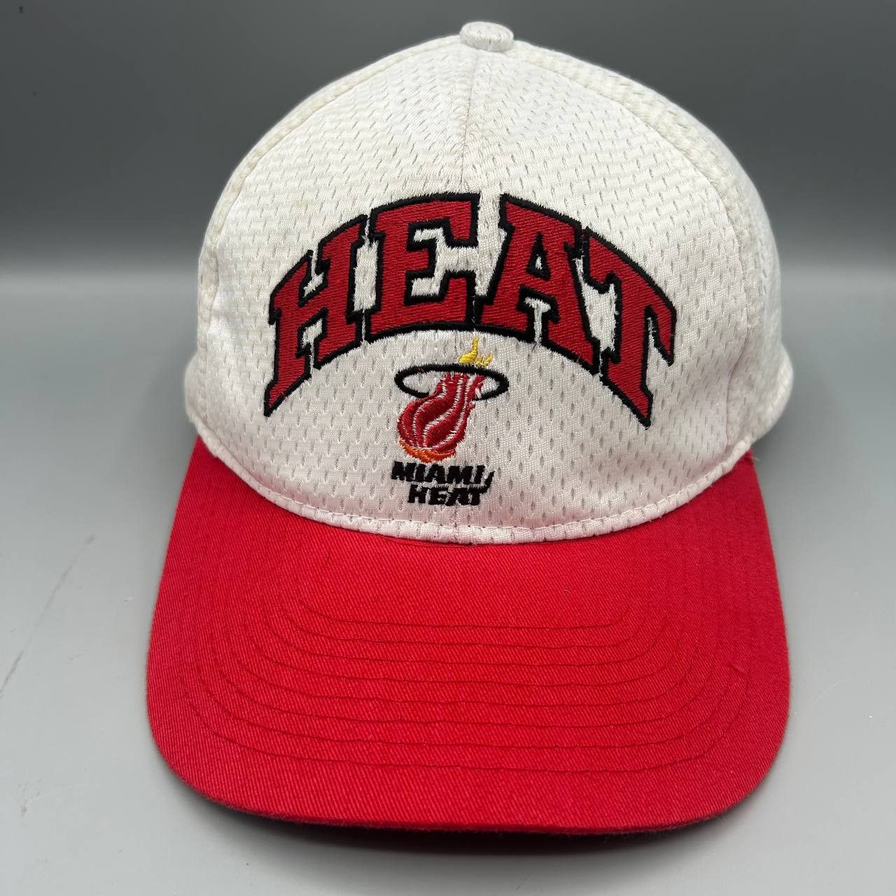 Drew Pearson Vintage Miami Heat Hat Men White Red NBA Snap Back Cap Size ONE SIZE - 1 Thumbnail