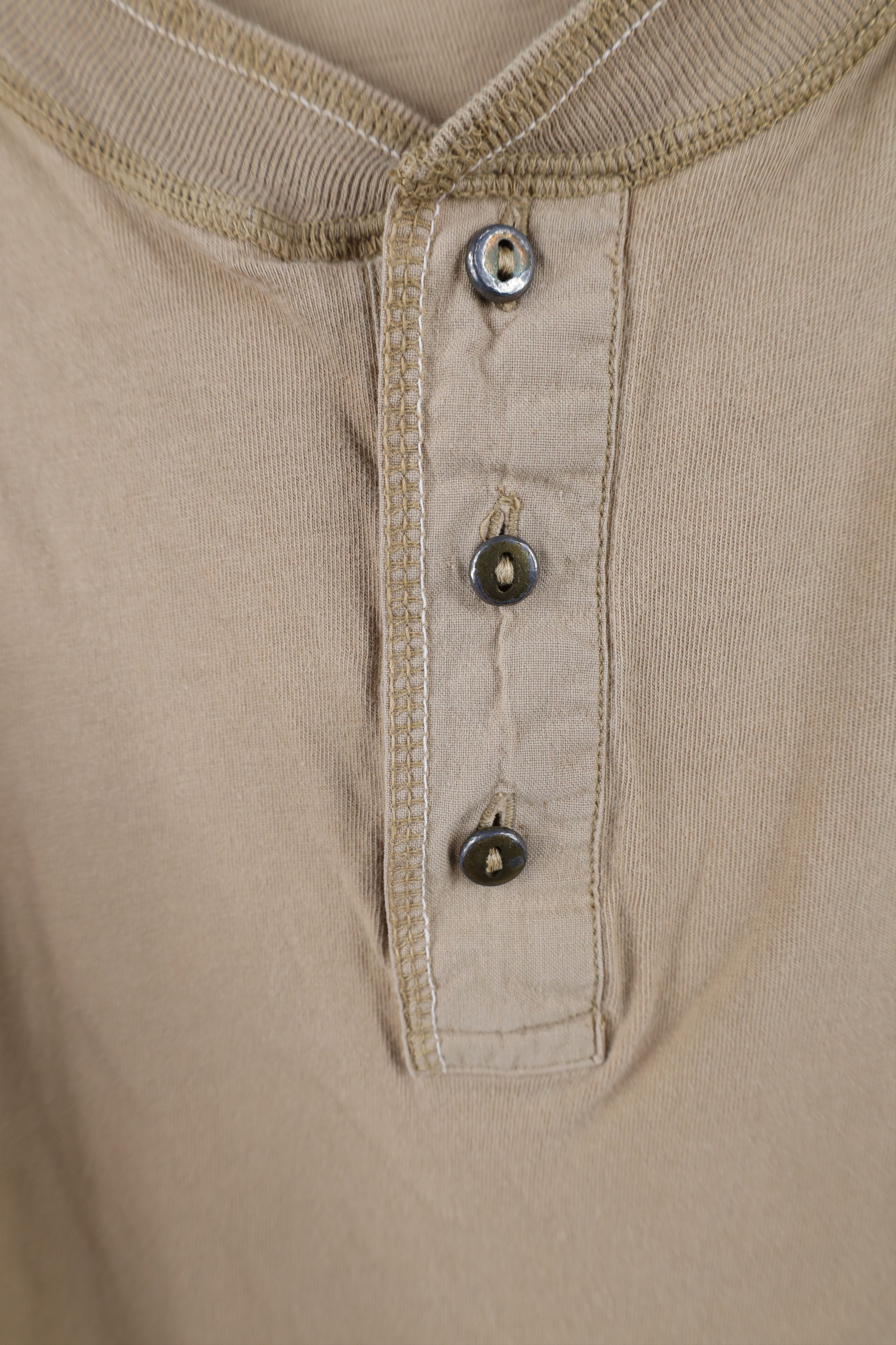 Vintage Vintage 90s Streetwear Long Sleeve Henley T-Shirt Beige Size US L / EU 52-54 / 3 - 6 Thumbnail