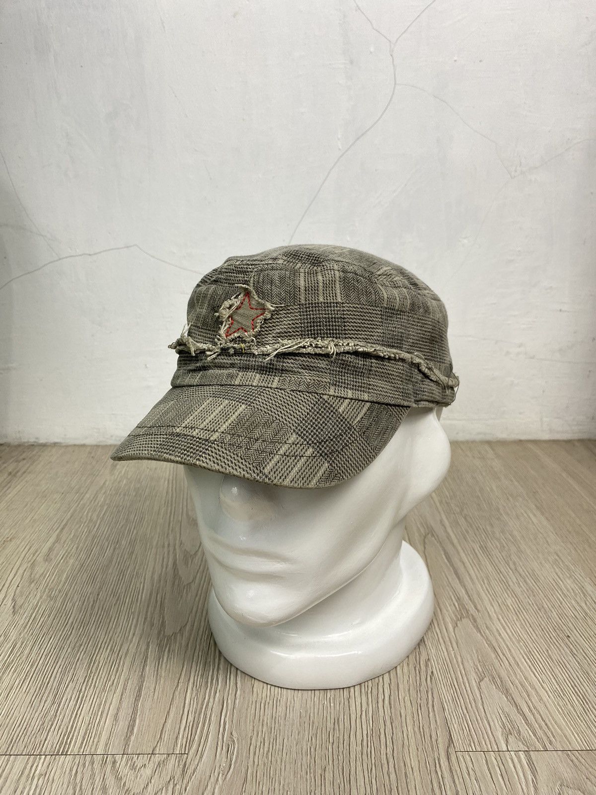 2000s Distressed star hysteric glamour style cap