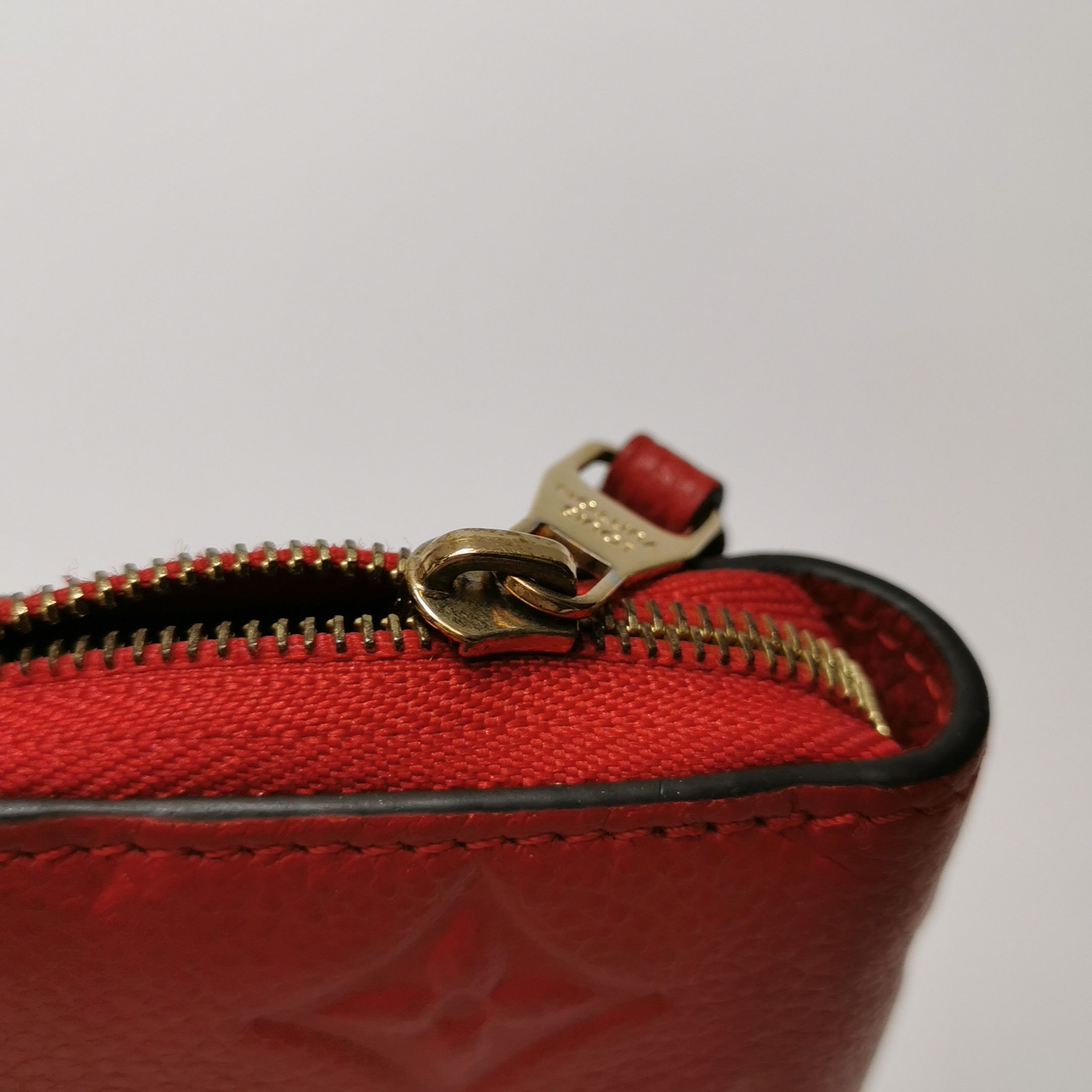 Louis Vuitton Louis Vuitton (LV) Zippy cowhide solid color old flower emb Size ONE SIZE - 2 Thumbnail