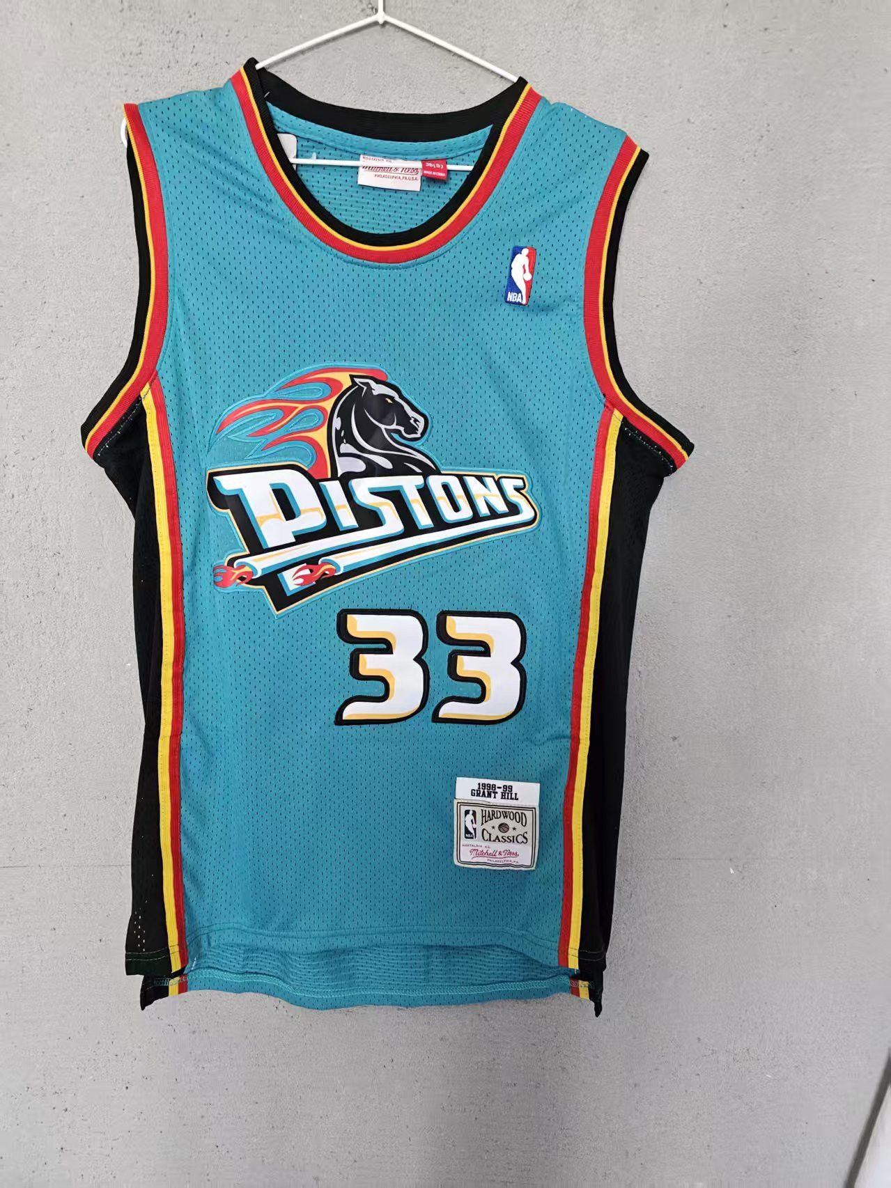 NBA Detroit Pistons 33 Grant Hill Jersey Size US S / EU 44-46 / 1 - 1 Thumbnail