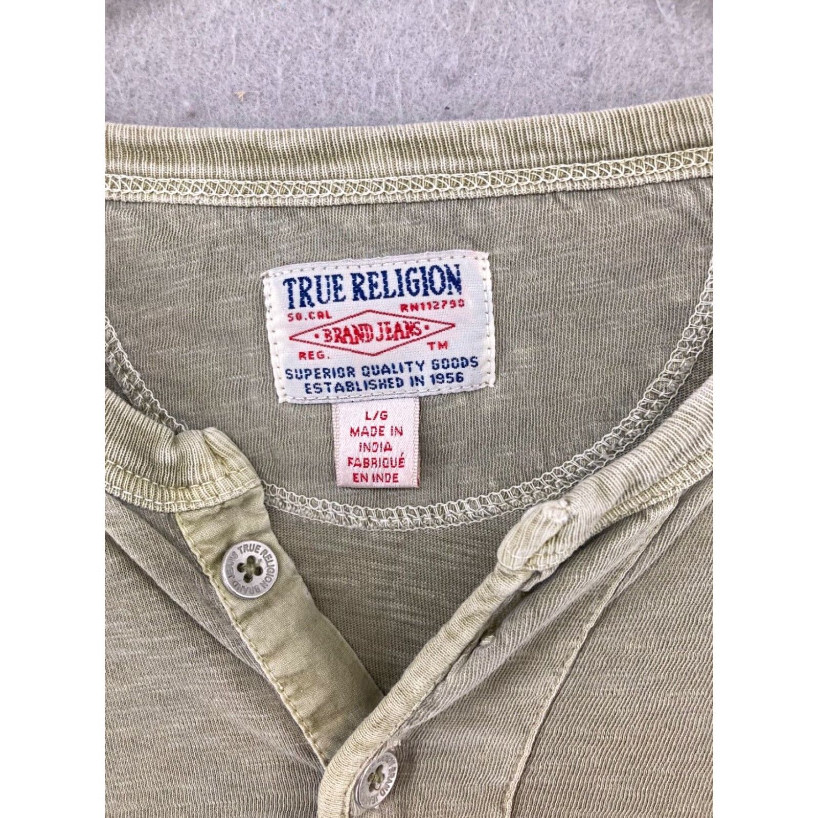 True Religion True Religion Men's T-Shirt Large Green V-Neck Relaxed Fit Solid Classic Designer Size US L / EU 52-54 / 3 - 6 Thumbnail