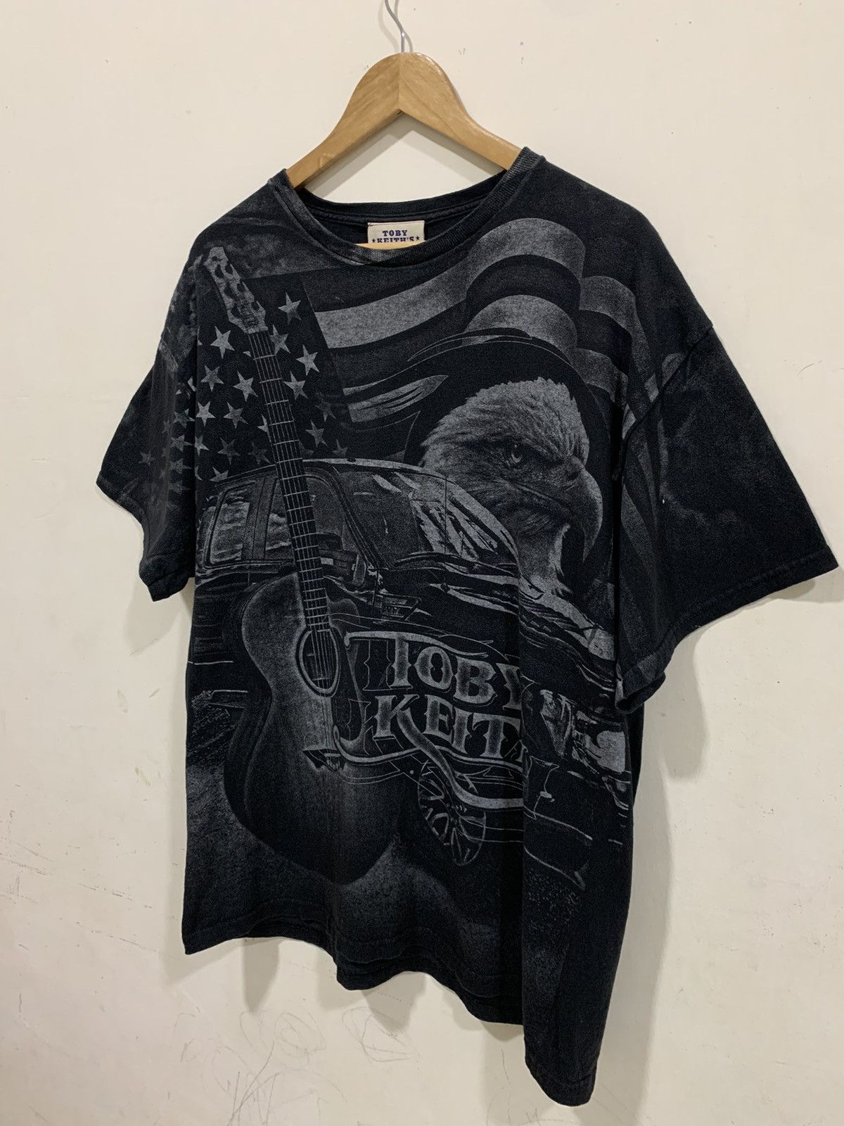 Band Tees Rare Vintage Toby Keith All Over Print Band Tshirt Size US XL / EU 56 / 4 - 2 Thumbnail