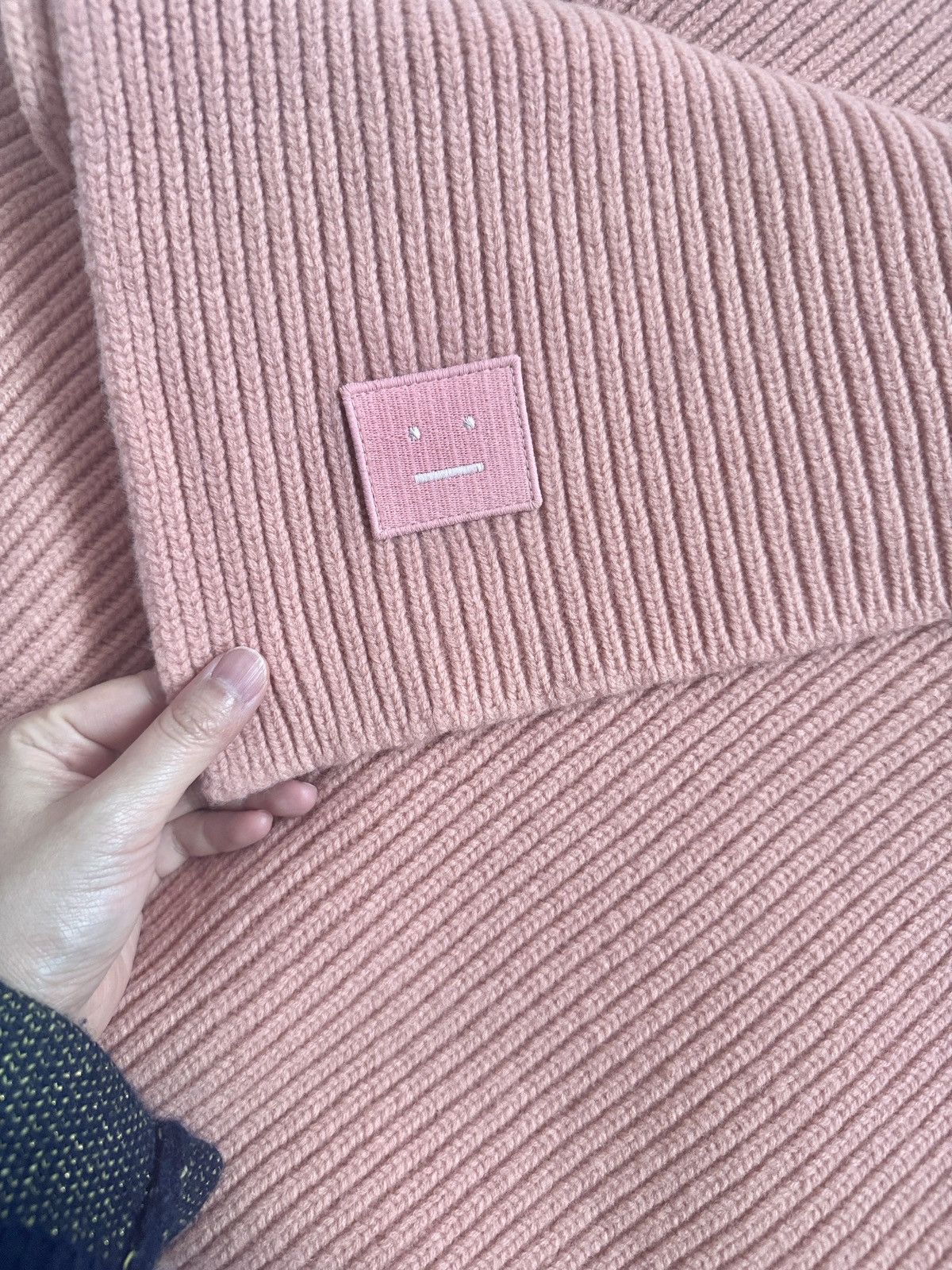 Acne Studios Barely used. Acne Soft Pink Ribbed Scarf Size ONE SIZE - 2 Thumbnail